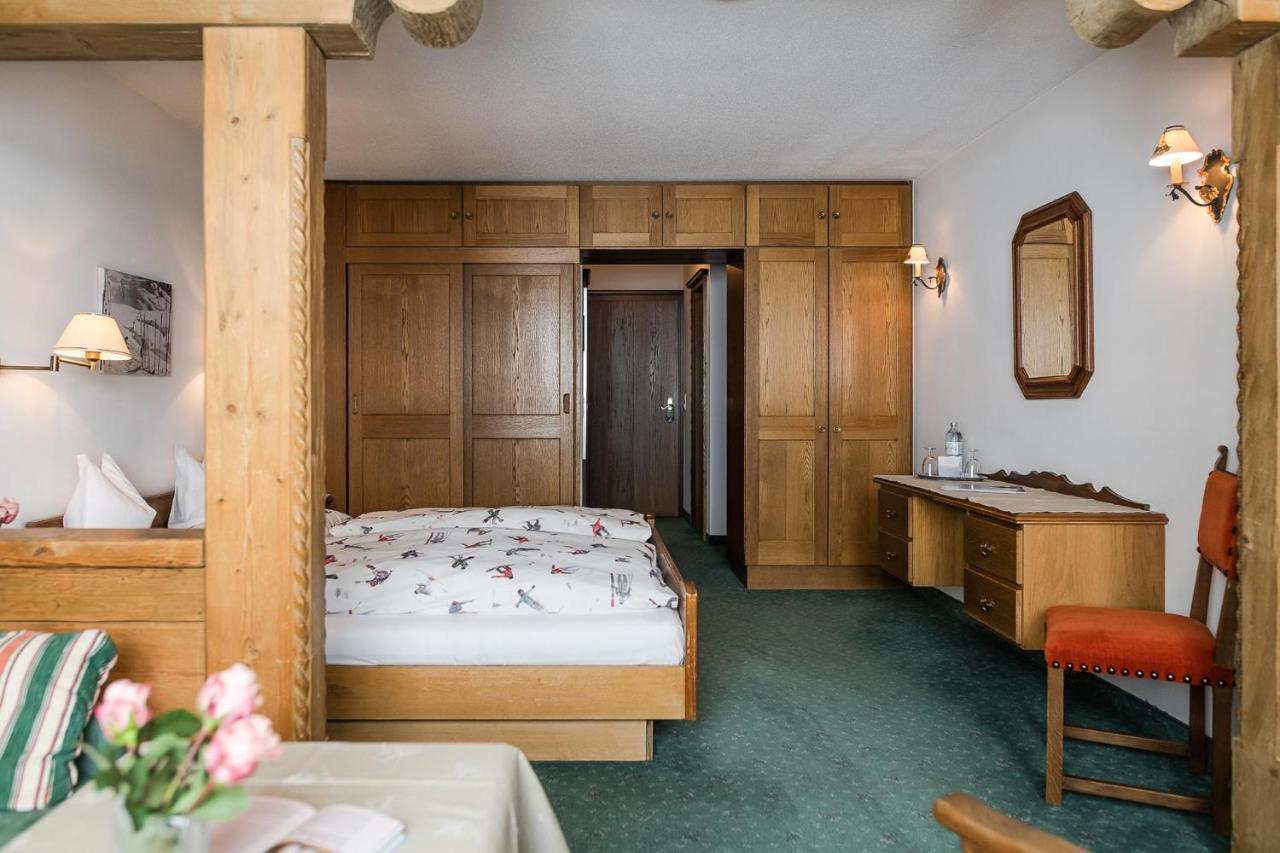 Bed & Breakfast Hotel Guggis Zürs Exteriör bild