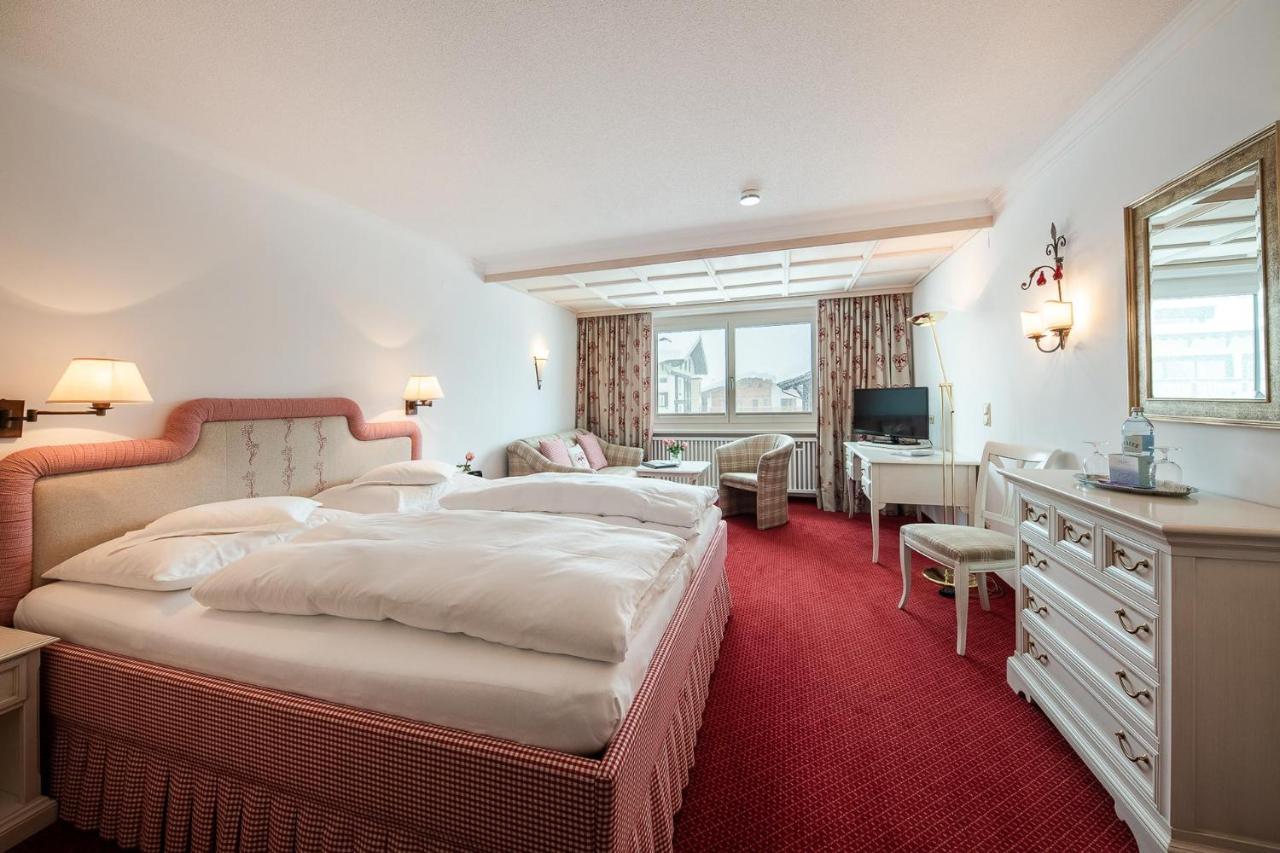 Bed & Breakfast Hotel Guggis Zürs Exteriör bild