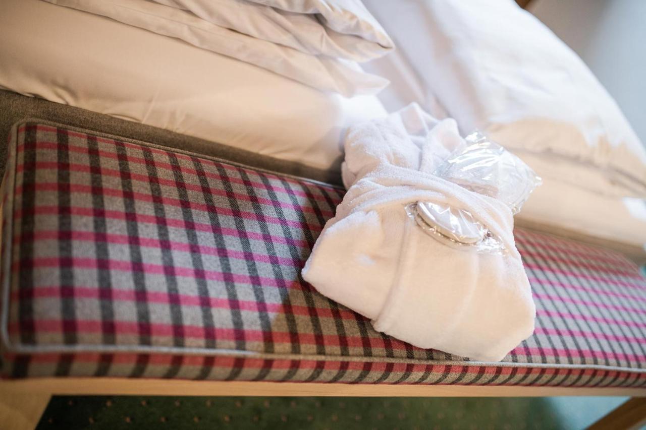 Bed & Breakfast Hotel Guggis Zürs Exteriör bild