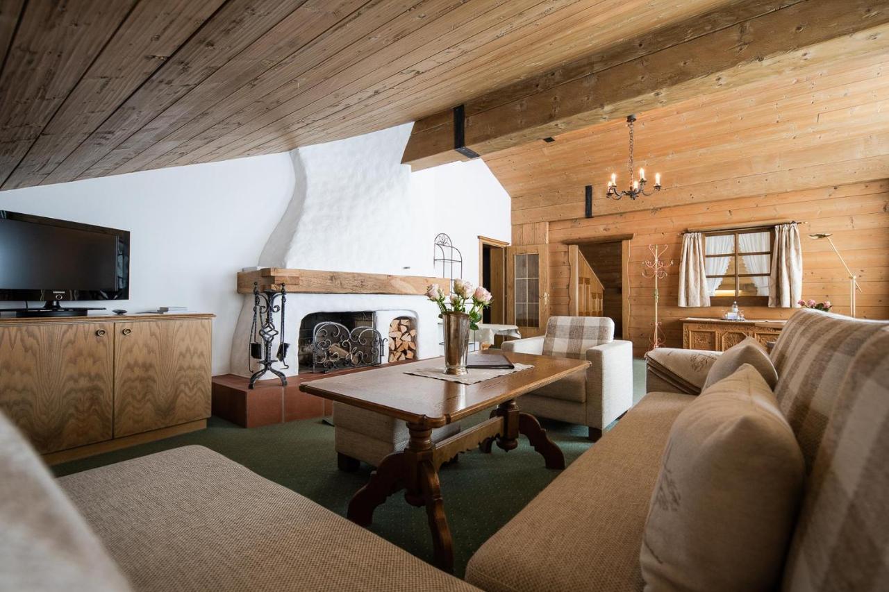 Bed & Breakfast Hotel Guggis Zürs Exteriör bild