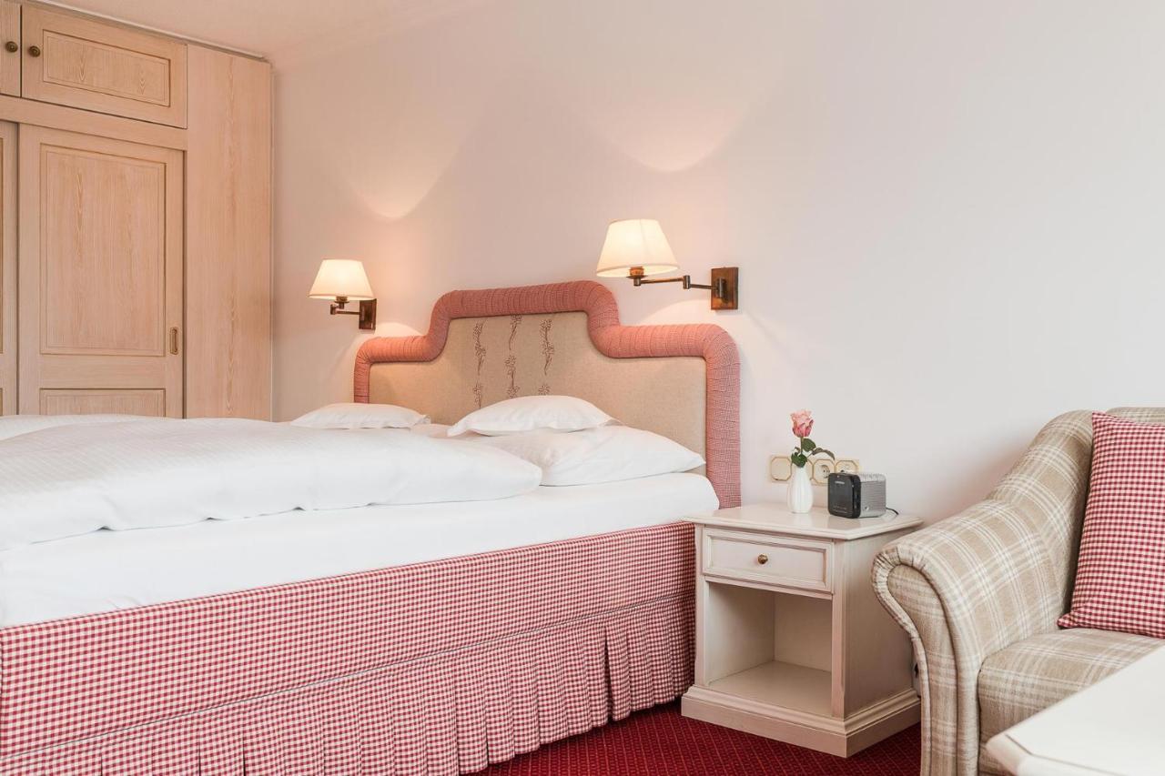 Bed & Breakfast Hotel Guggis Zürs Exteriör bild