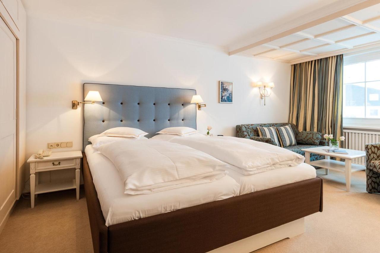 Bed & Breakfast Hotel Guggis Zürs Exteriör bild