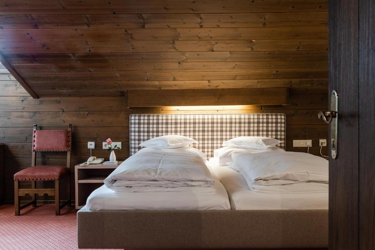 Bed & Breakfast Hotel Guggis Zürs Exteriör bild