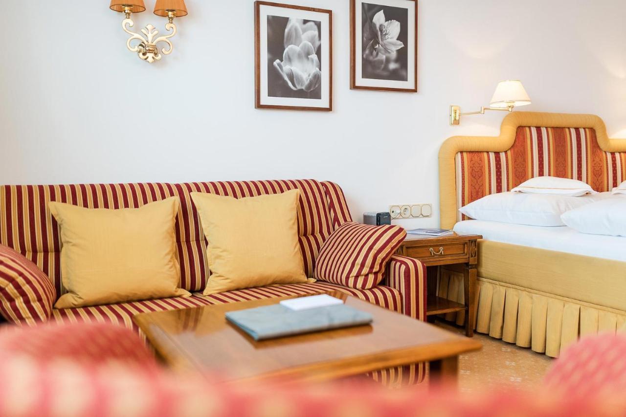 Bed & Breakfast Hotel Guggis Zürs Exteriör bild