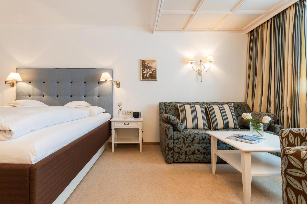 Bed & Breakfast Hotel Guggis Zürs Exteriör bild