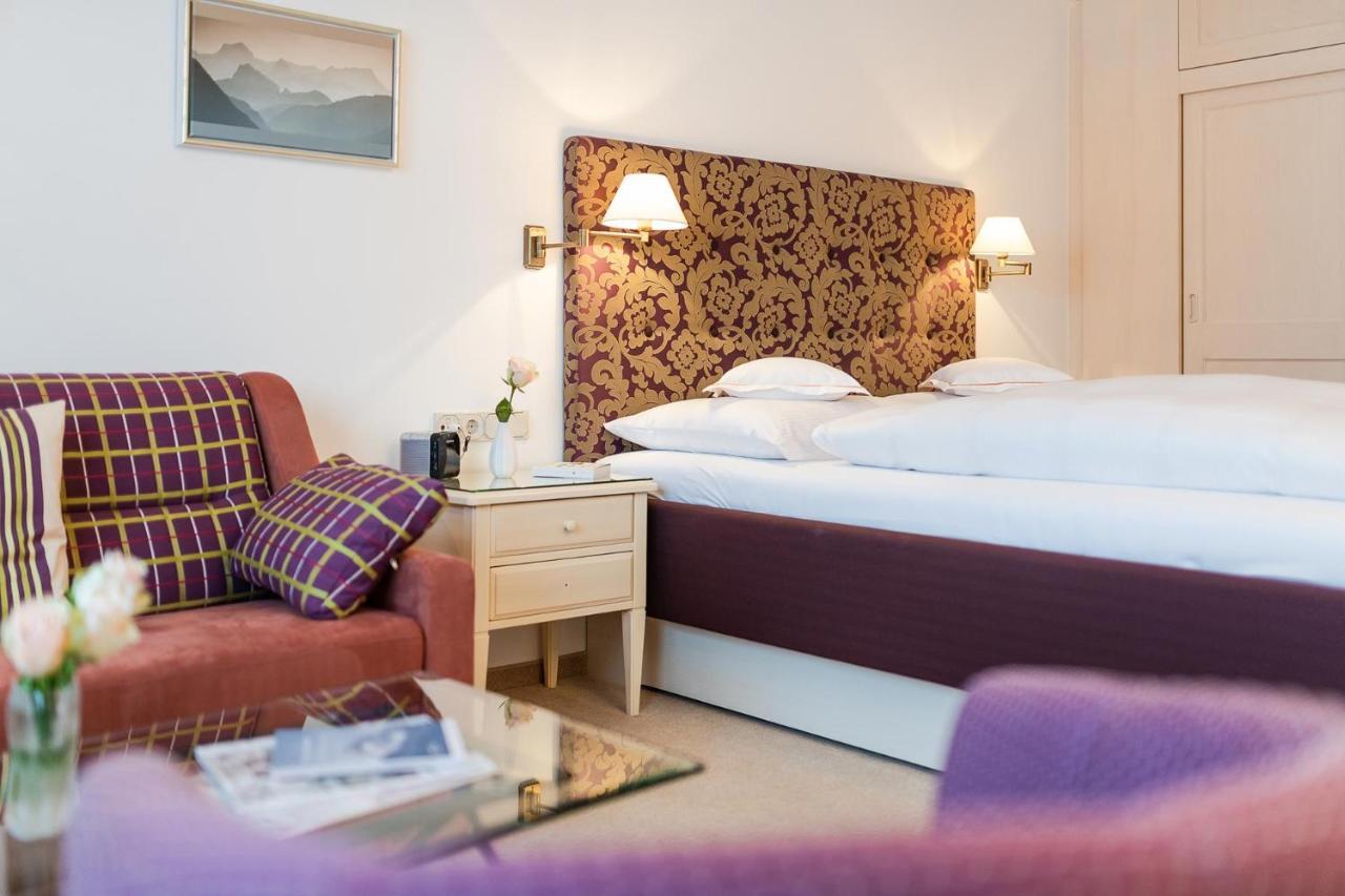 Bed & Breakfast Hotel Guggis Zürs Exteriör bild