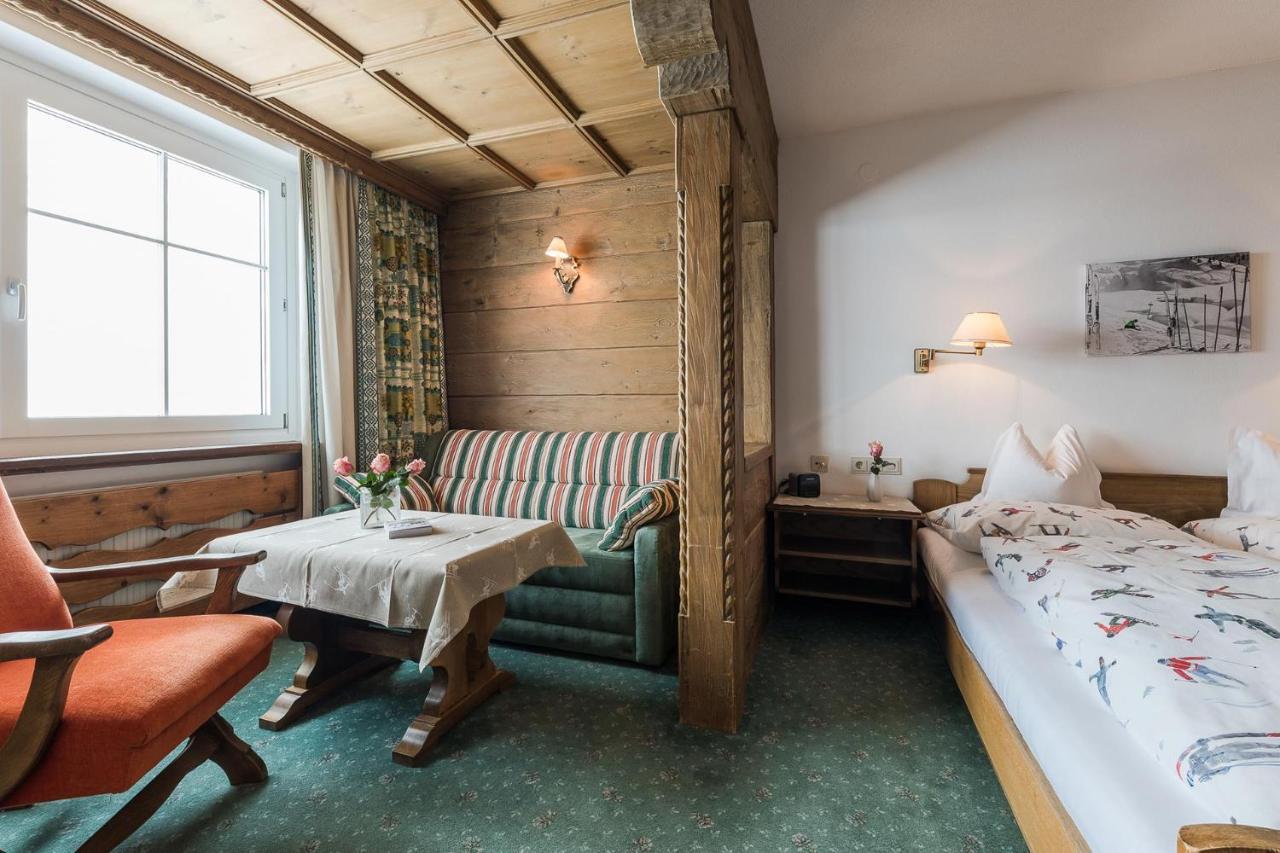 Bed & Breakfast Hotel Guggis Zürs Exteriör bild