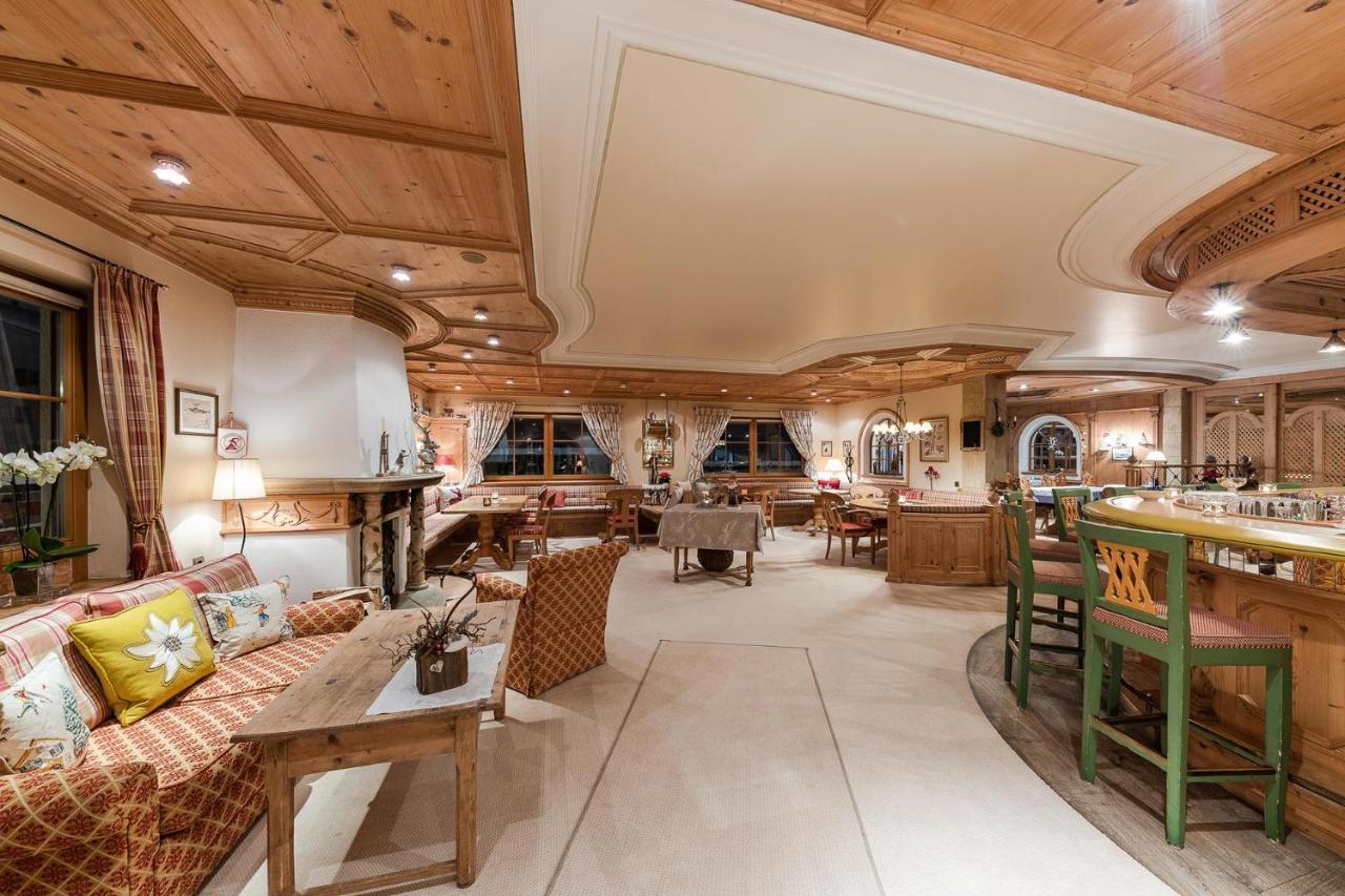 Bed & Breakfast Hotel Guggis Zürs Exteriör bild