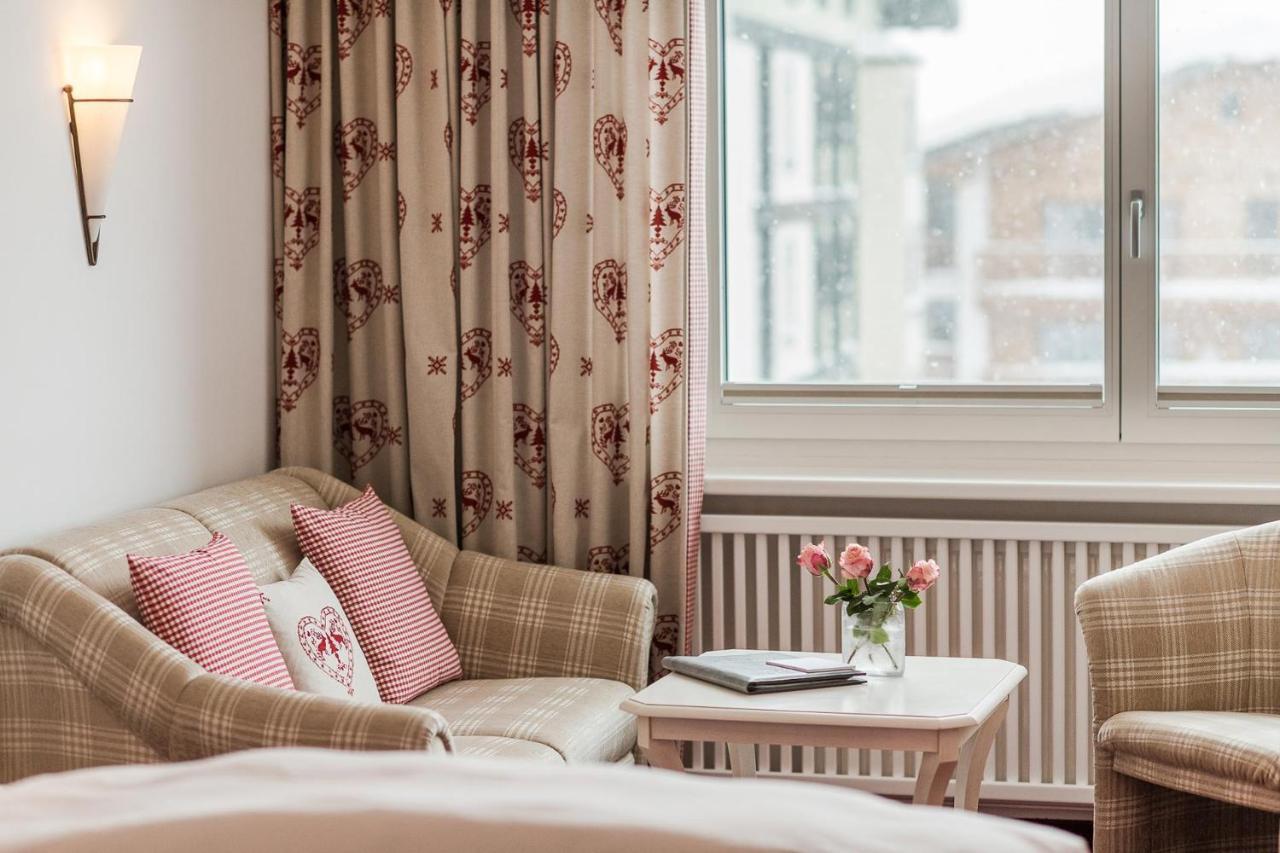 Bed & Breakfast Hotel Guggis Zürs Exteriör bild