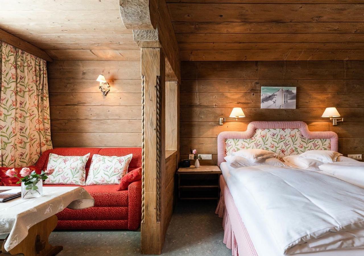 Bed & Breakfast Hotel Guggis Zürs Exteriör bild